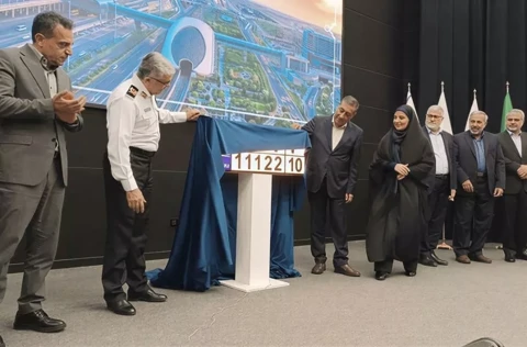 از پلاک منطقه آزاد تهران رونمایی شد؛ دوگانگی واردات خودروهای شخصی و عمومی از شهر فرودگاهی