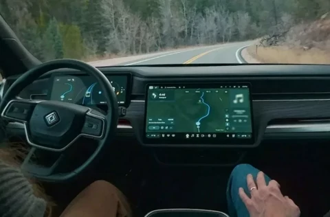 ریویان رانندگی خودران کامل را با پرداخت ماهی 50 دلار ارائه می‌دهد