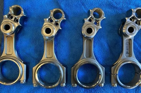 شاتون زدن چیست؟ بررسی علت شاتون زدن ماشین و نشانه‌های آن