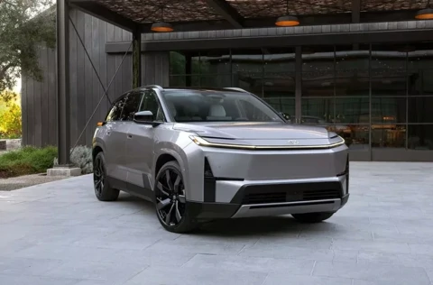 تویوتا هایلندر 2027 معرفی شد؛ نخستین شاسی‌بلند 7 نفره تمام برقی ژاپنی‌ها