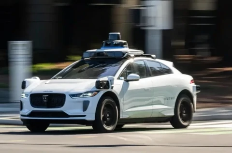 پیشنهاد ویمو به پیک‌های غذا: در تاکسی‌های خودران را ببندید و پول بگیرید